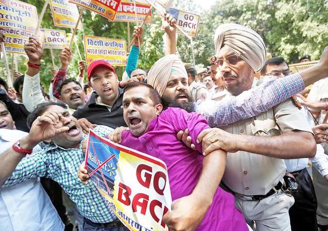 Activists from Swadeshi Jagran Manch, a wing of the RSS, scuffle with police during a protest in New Delhi on Thursday.
