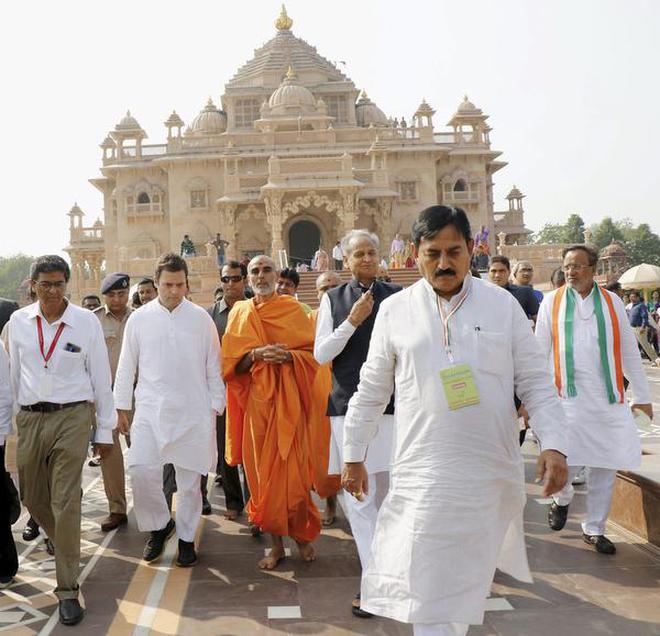 rahul goes to temples in gujarat కోసం చిత్ర ఫలితం
