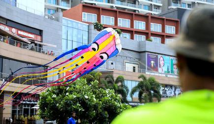 Want to build modern kites? KiteLife Foundation teaches you how