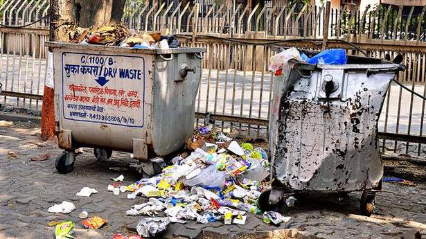 Conservancy workers refuse to pick up unsegregated waste in Mira-Bhayandar - The Hindu