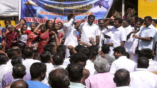 Fishermen stage protest at Thengaithittu harbour - NYOOOZ