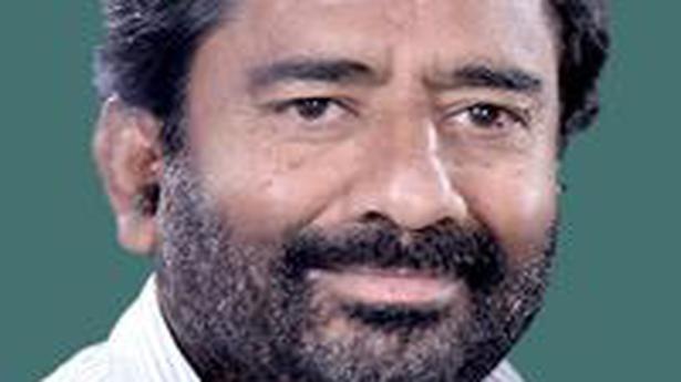 Shiv Sena MP Gaikwad hits Air  India employee with slippers on plane at New Delhi airport when he was not allotted a business class ticket, airline may ground unruly fliers - The  Hindu