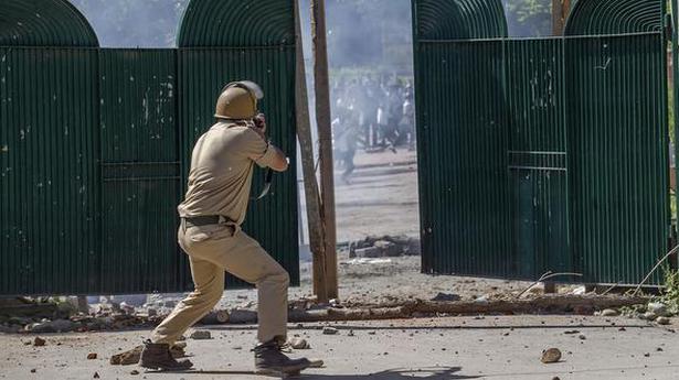 Fresh protests erupt in Kashmir Valley - The Hindu