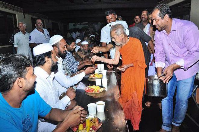 H-M synthesis in Karnataka: Udupi Sri Krishna temple holds Iftar party in temple premises for first time ever 25BGSEER