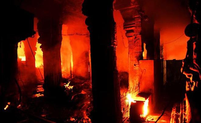 Image result for veeravasantharayar Mandapam in Meenakshi Amman Temple damaged in fire accident