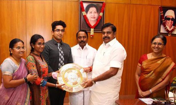Villet Oviya being felicitated Tamil Nadu CM Edappadi K. Palaniswamy; right, Anitha-SAT.