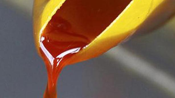 Govt cuts import duty on crude palm oil to lower retail edible oil prices