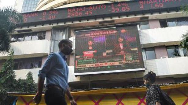 Sensex extends losses amid global weakness; HDFC twins drag