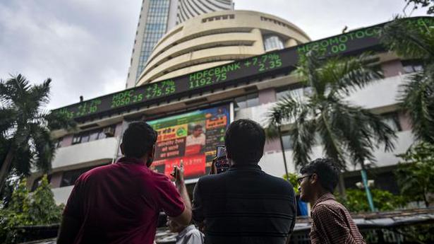 Sensex, Nifty eke out gains; energy, IT stocks save the day