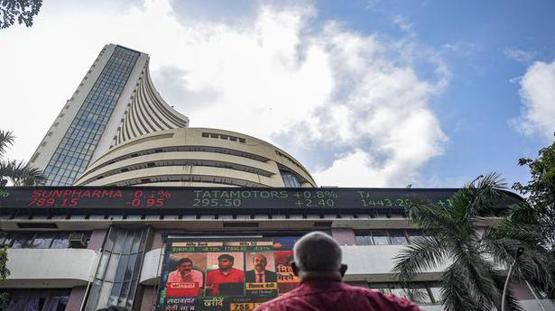 Indian shares open lower on banking and tech losses