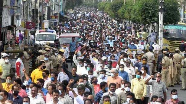 Police prevent NGO leaders, employees from attending ‘Chalo Vijayawada’