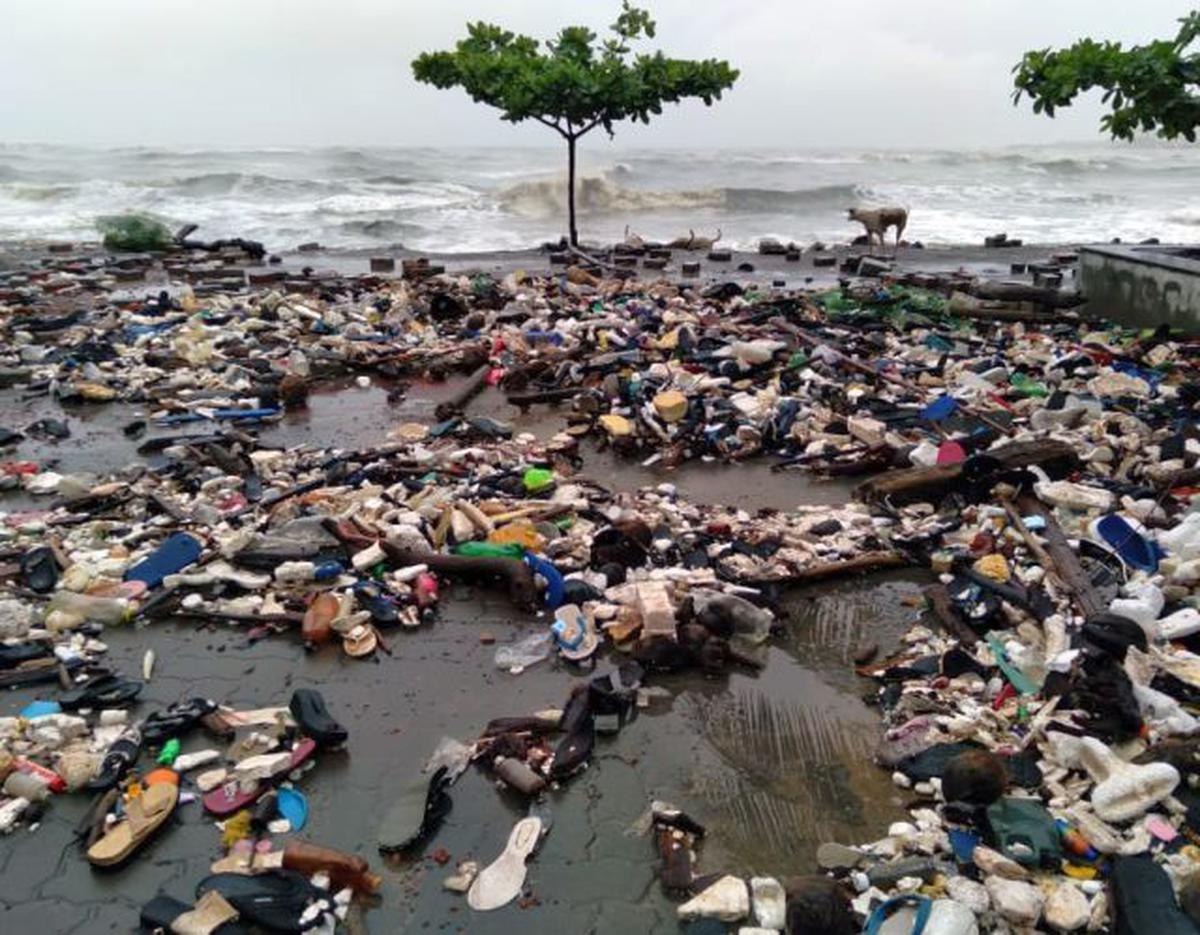 The raging sea following intense rains has worsened the accumulation of garbage off Kochi coast on Saturday.