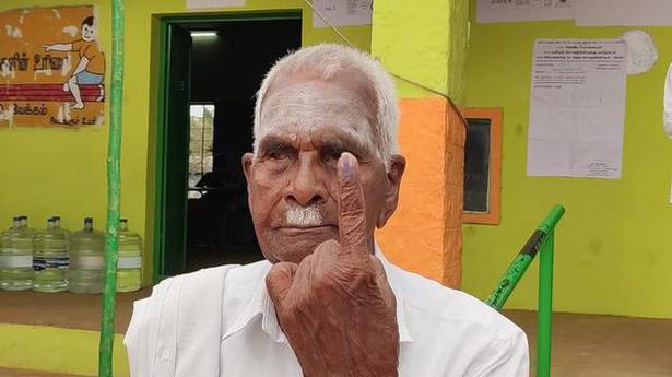 Tamil Nadu Assembly polls | At 105, Marappa Gounder walks to cast his vote