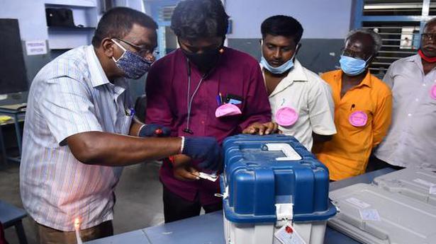 Movement of EVMs in Salem polling station delayed after election vehicle arrives with reserve machines