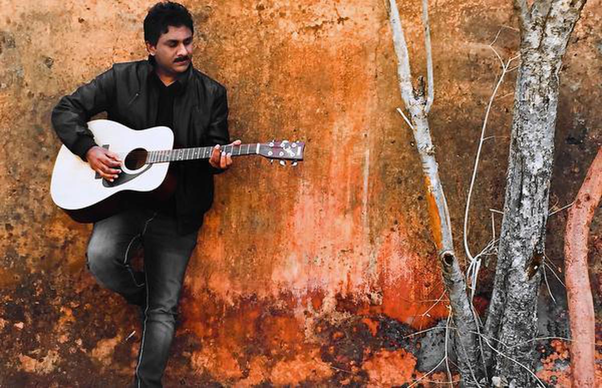 संगीतकार रघु कुंचे हैं