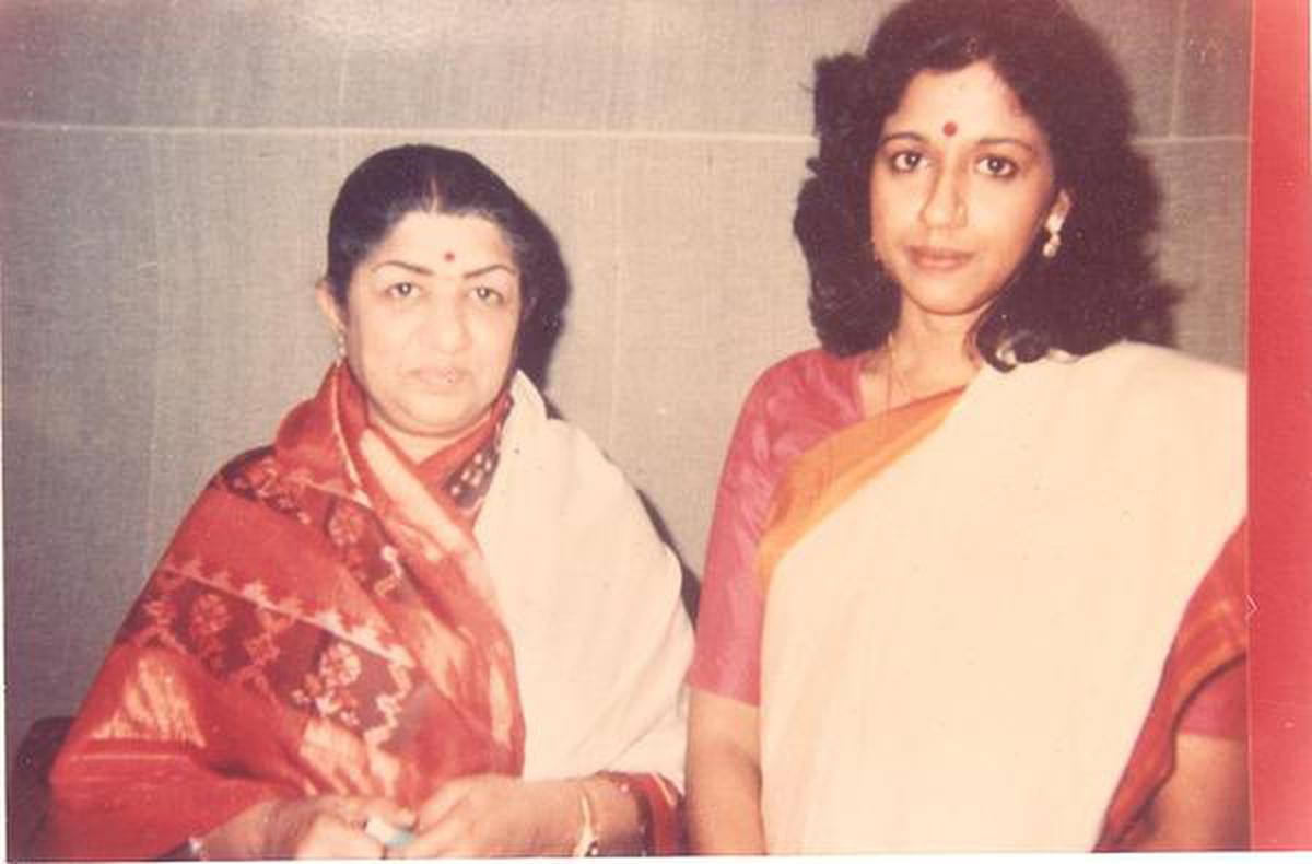 Kavita Krishnamurit with Lata Mangeshkar.