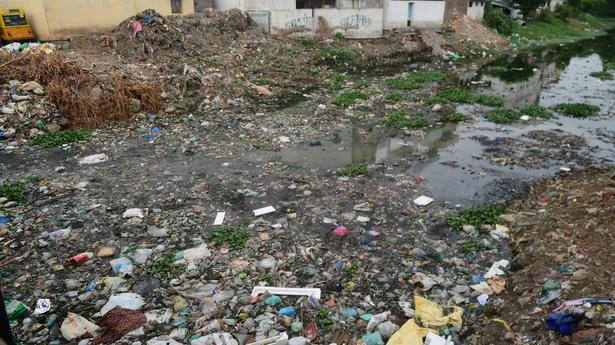 Residents complain of stench from Uyyakondan river