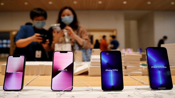 Apple to keep iPhone production flat in 2022
