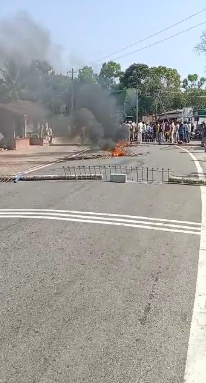 कर्नाटक में हासन जिले के बेलूर तालुक के कडेगरजे के निवासी हाथी के हमले में दो बागान श्रमिकों की मौत के बाद विरोध प्रदर्शन कर रहे हैं। 