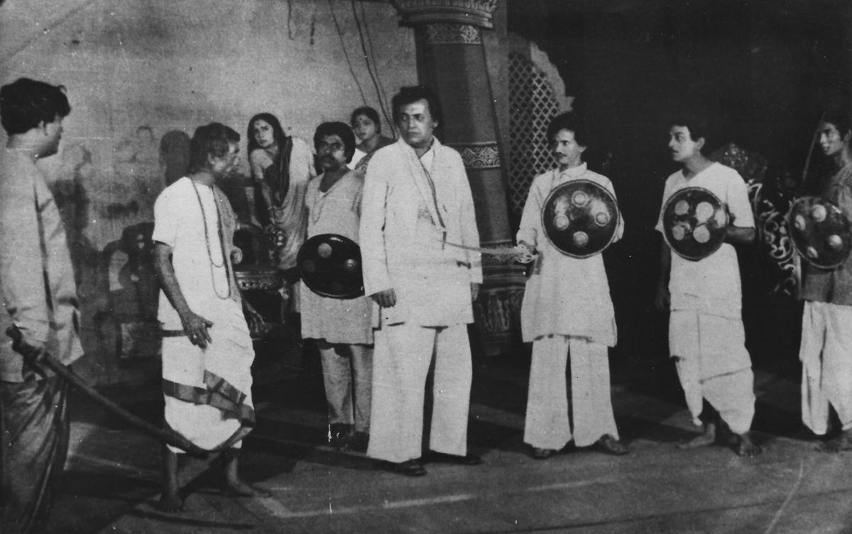A moment from Utpal Dutt’s play ‘Tiner Taloyar’ with Dutt at the centre.