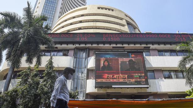 Sensex spurts 389 points, Nifty up 135 as oil, metal stocks recover