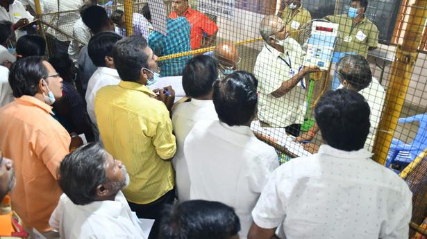 Urban local body polls: Early leads in southern districts indicate landslide victory for DMK