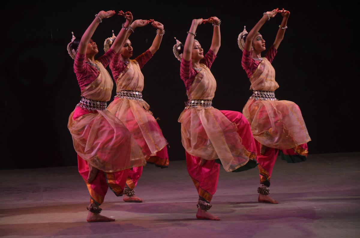 La présentation de danse Odissi de l'Ensemble Mahagami 