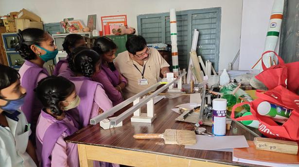 Two Srikakulam teachers win prizes for innovative teaching models