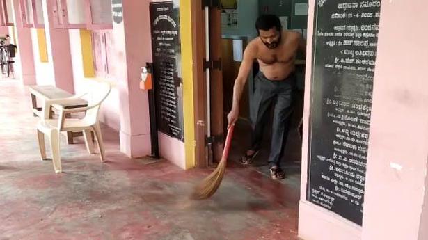 Gram panchayat president sweeps taluk panchayat office after ‘being ignored’