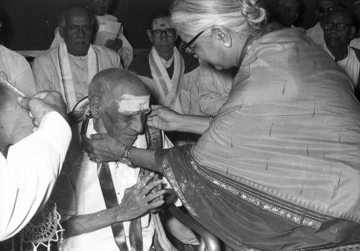 Papanasam Sivan being honoured by Rukmini Devi at the Music Academy on January 2, 1972