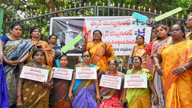 Visakhapatnam: Telugu Mahila activists seek rollback of power tariff hike