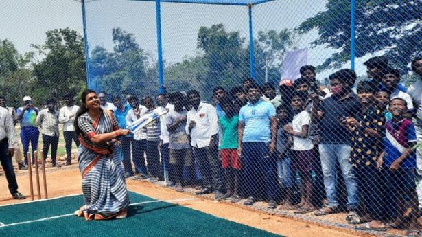 Roja calls upon youth to excel in sports