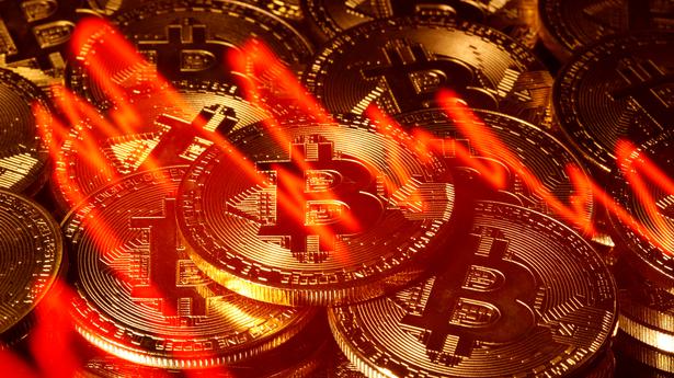 Bitcoin s’effondre sous les 25 000 $, le plus bas en 18 mois