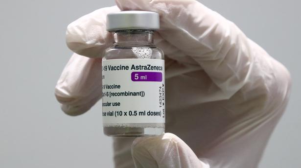 Photo of Les scientifiques disent que les vaccins COVID-19 ne causent pas la variole du singe