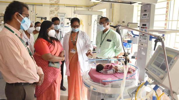 Two newborns with extreme low weight recovers at Namakkal GH