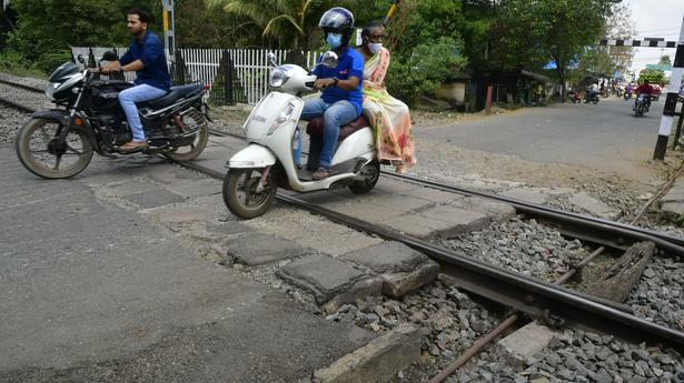 Plea to relay road at Jeeyapuram level crossing