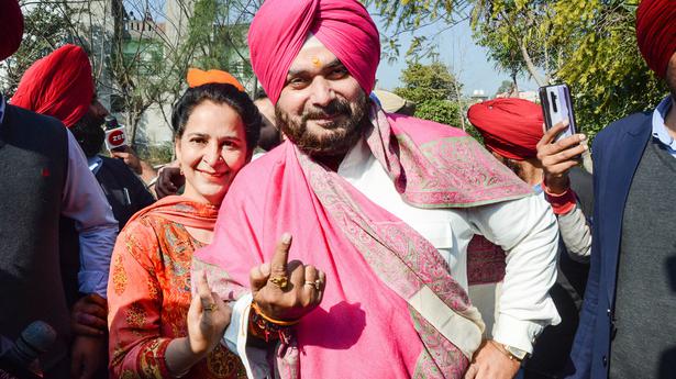Arch-rivals of Punjab politics come face to face in Amritsar