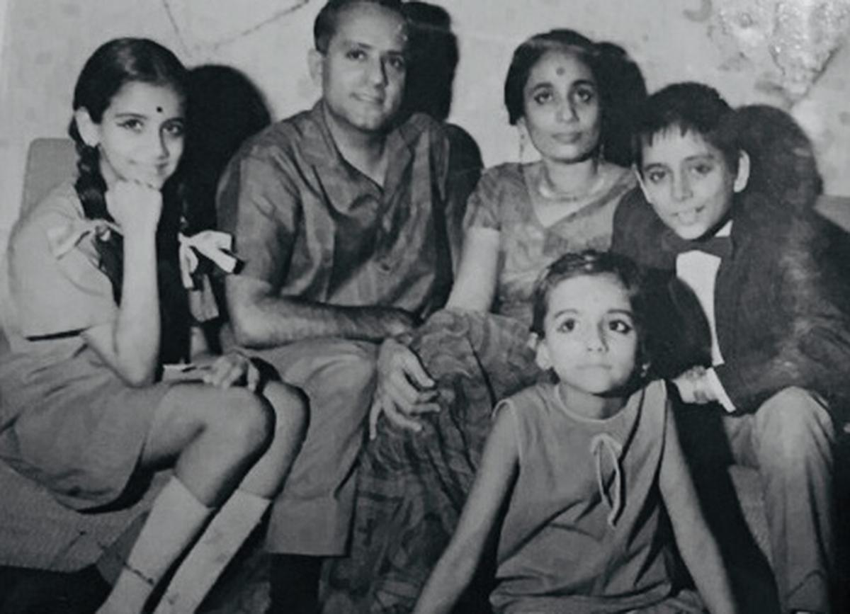 (from left) Shobha Tharoor Srinivasan, Chandran Tharoor, Lily Tharoor, Shashi Tharoor and Smita Tharoor