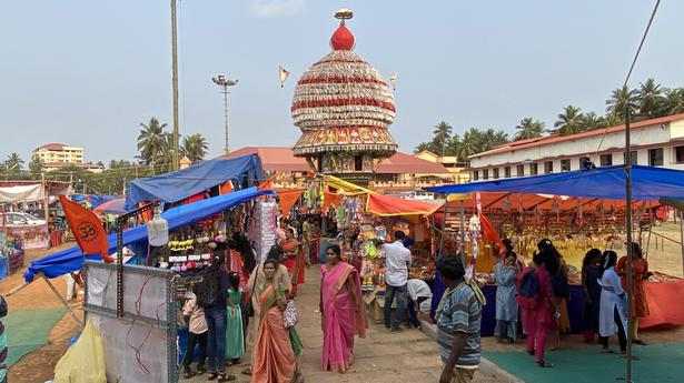 Street vendors’ federation opposes denial of permission to non-Hindus in temple fairs