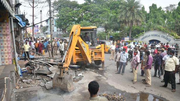 Encroachments razed to ease traffic along Arcot Road in Vellore 