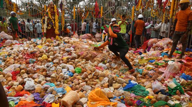 Medaram witnesses surge in footfall of devotees
