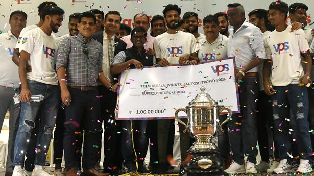 Triumphant Kerala team awarded Rs. 1 crore