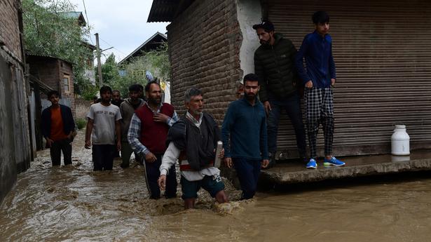 Rain and snow lead to Kashmir floods; 2 missing in Pahalgam