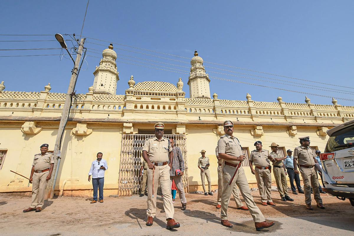 Claim over mosque: Police thwart VHP's 'Srirangapatna Chalo' programme -  The Hindu