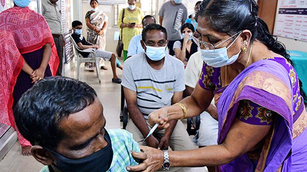 Plus de 42 lakh décès en Inde évités par les vaccins COVID-19 en 2021: étude du Lancet