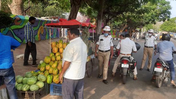 Visakhapatnam: Traffic police launch drive against encroachments