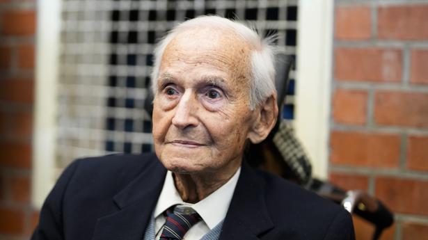 Auschwitz survivor Leon Schwarzbaum dies aged 101 in Germany