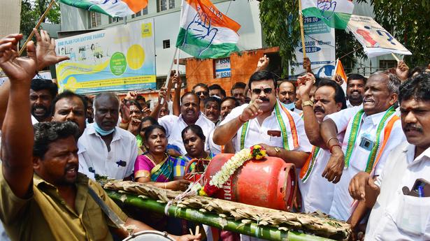 Congress stages demonstration in Coimbatore against LPG, fuel price hike