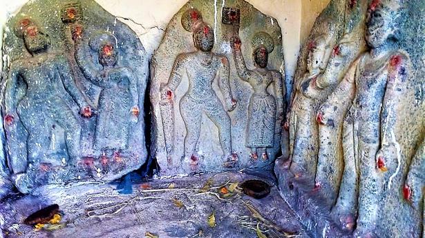 Unique hero stones unearthed in Telangana’s Wanaparthy district