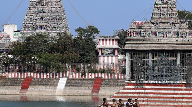 Idol Wing CID police search for peacock idol in Mylapore temple tank